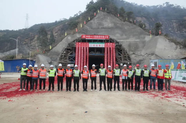 蓮花山隧道雙向全線貫通！江鶴高速公路改擴建取得突破性進展